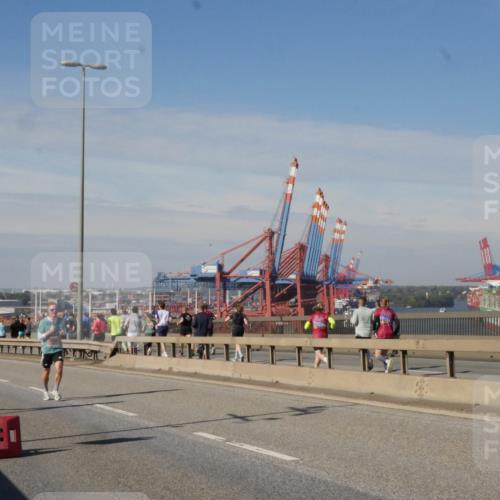 03.10.2025 - Köhlbrandbrückenlauf Matties Gatica Varas http://msf.ph/oto/8988000 03.10.2025 12:32:53 Position 2  meine-sportfotos.de