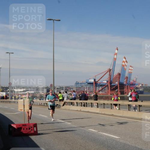 03.10.2025 - Köhlbrandbrückenlauf Matties Gatica Varas http://msf.ph/oto/8988003 03.10.2025 12:32:53 Position 2  meine-sportfotos.de