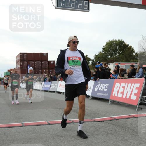 03.10.2025 - Köhlbrandbrückenlauf Yannick Fuchs http://msf.ph/oto/8988004 03.10.2025 16:12:24 Ziel 7654, 7688, 8501, 8901, 9060, 9061, 9359, 9454, 9677 meine-sportfotos.de