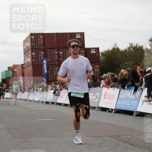 03.10.2025 - Köhlbrandbrückenlauf Yannick Fuchs http://msf.ph/oto/8988014 03.10.2025 16:00:11 Ziel 7103, 7106, 7233, 7271, 7329, 7598, 9314 meine-sportfotos.de