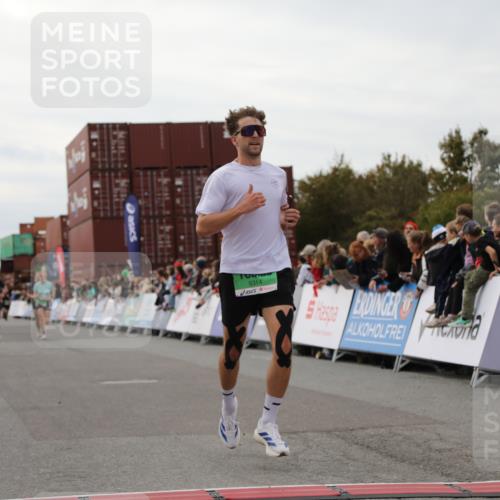03.10.2025 - Köhlbrandbrückenlauf Yannick Fuchs http://msf.ph/oto/8988021 03.10.2025 16:00:11 Ziel 7103, 7106, 7233, 7271, 7329, 7598, 9314 meine-sportfotos.de