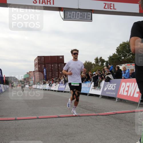 03.10.2025 - Köhlbrandbrückenlauf Yannick Fuchs http://msf.ph/oto/8988025 03.10.2025 16:00:11 Ziel 7103, 7106, 7233, 7271, 7329, 7598, 9314 meine-sportfotos.de
