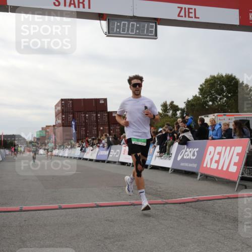 03.10.2025 - Köhlbrandbrückenlauf Yannick Fuchs http://msf.ph/oto/8988033 03.10.2025 16:00:11 Ziel 7103, 7106, 7233, 7271, 7329, 7598, 9314 meine-sportfotos.de