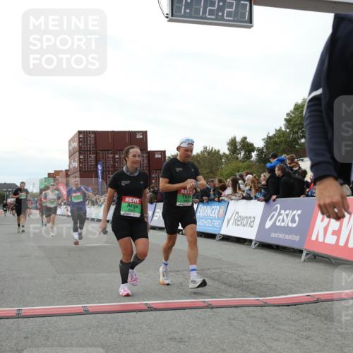 03.10.2025 - Köhlbrandbrückenlauf Yannick Fuchs http://msf.ph/oto/8988036 03.10.2025 16:12:25 Ziel 7203, 7654, 7688, 8901, 9060, 9061, 9359, 9454, 9677, 9706 meine-sportfotos.de