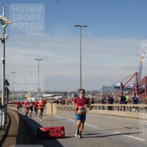 03.10.2025 - Köhlbrandbrückenlauf Matties Gatica Varas http://msf.ph/oto/8988044 03.10.2025 12:33:03 Position 2  meine-sportfotos.de