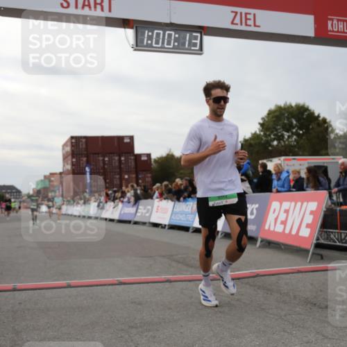 03.10.2025 - Köhlbrandbrückenlauf Yannick Fuchs http://msf.ph/oto/8988045 03.10.2025 16:00:12 Ziel 7103, 7106, 7233, 7271, 7276, 7598, 9314 meine-sportfotos.de