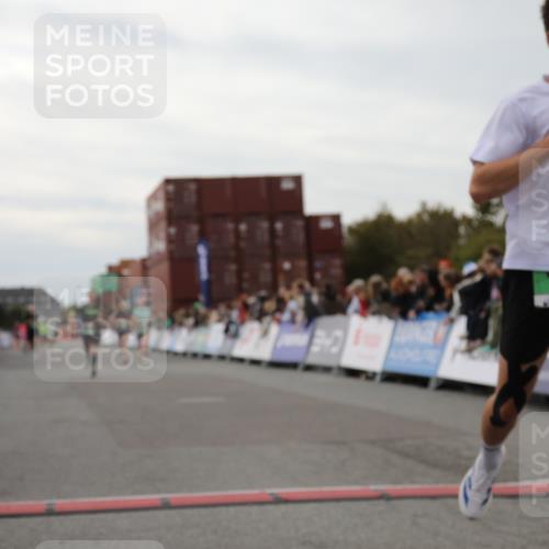 03.10.2025 - Köhlbrandbrückenlauf Yannick Fuchs http://msf.ph/oto/8988049 03.10.2025 16:00:12 Ziel 7103, 7106, 7233, 7271, 7276, 7598, 9314 meine-sportfotos.de