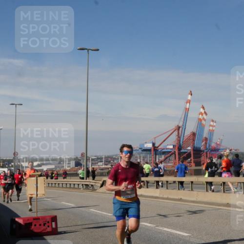 03.10.2025 - Köhlbrandbrückenlauf Matties Gatica Varas http://msf.ph/oto/8988050 03.10.2025 12:33:03 Position 2  meine-sportfotos.de
