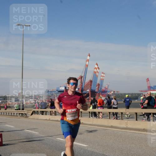 03.10.2025 - Köhlbrandbrückenlauf Matties Gatica Varas http://msf.ph/oto/8988053 03.10.2025 12:33:04 Position 2 6422 meine-sportfotos.de