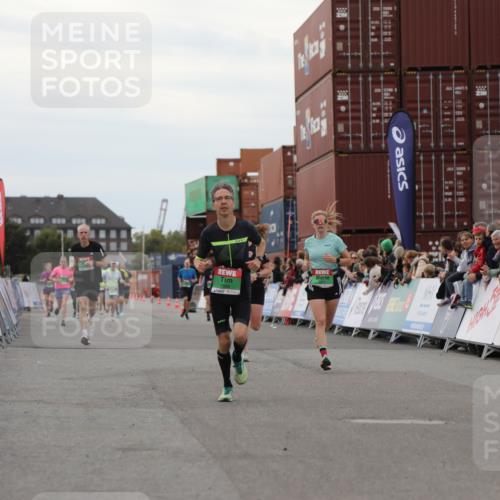 03.10.2025 - Köhlbrandbrückenlauf Yannick Fuchs http://msf.ph/oto/8988054 03.10.2025 16:00:13 Ziel 7106, 7233, 7271, 7276, 7598, 9314 meine-sportfotos.de