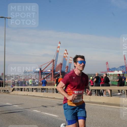 03.10.2025 - Köhlbrandbrückenlauf Matties Gatica Varas http://msf.ph/oto/8988055 03.10.2025 12:33:04 Position 2 6422 meine-sportfotos.de