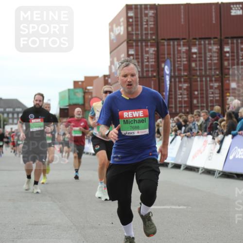 03.10.2025 - Köhlbrandbrückenlauf Yannick Fuchs http://msf.ph/oto/8988057 03.10.2025 16:12:26 Ziel 7203, 7654, 7688, 8901, 9060, 9061, 9359, 9454, 9677, 9706 meine-sportfotos.de