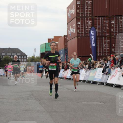 03.10.2025 - Köhlbrandbrückenlauf Yannick Fuchs http://msf.ph/oto/8988059 03.10.2025 16:00:13 Ziel 7106, 7233, 7271, 7276, 7598, 9314 meine-sportfotos.de