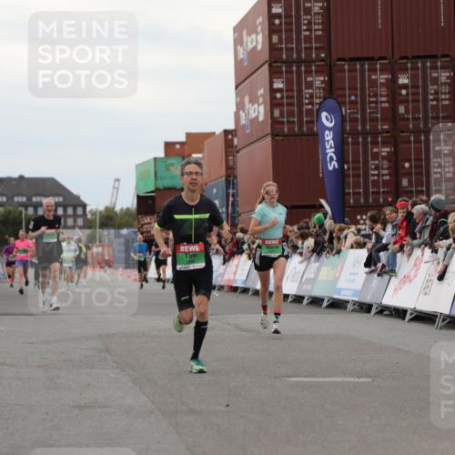 03.10.2025 - Köhlbrandbrückenlauf Yannick Fuchs http://msf.ph/oto/8988063 03.10.2025 16:00:13 Ziel 7106, 7233, 7271, 7276, 7598, 9314 meine-sportfotos.de