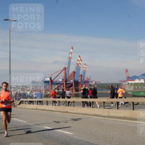 03.10.2025 - Köhlbrandbrückenlauf Matties Gatica Varas http://msf.ph/oto/8988065 03.10.2025 12:33:06 Position 2  meine-sportfotos.de