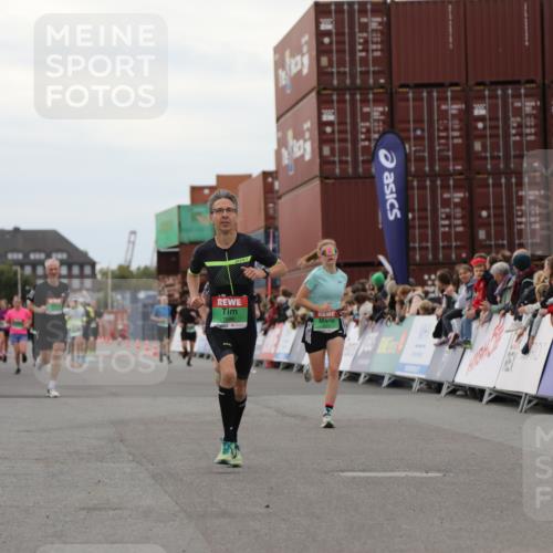 03.10.2025 - Köhlbrandbrückenlauf Yannick Fuchs http://msf.ph/oto/8988068 03.10.2025 16:00:13 Ziel 7106, 7233, 7271, 7276, 7598, 9314 meine-sportfotos.de