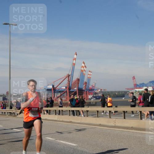 03.10.2025 - Köhlbrandbrückenlauf Matties Gatica Varas http://msf.ph/oto/8988072 03.10.2025 12:33:07 Position 2 4019 meine-sportfotos.de