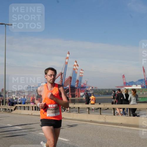 03.10.2025 - Köhlbrandbrückenlauf Matties Gatica Varas http://msf.ph/oto/8988076 03.10.2025 12:33:07 Position 2 4019 meine-sportfotos.de