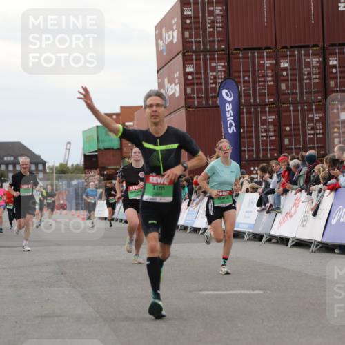 03.10.2025 - Köhlbrandbrückenlauf Yannick Fuchs http://msf.ph/oto/8988082 03.10.2025 16:00:14 Ziel 7233, 7271, 7276, 7598, 9314 meine-sportfotos.de
