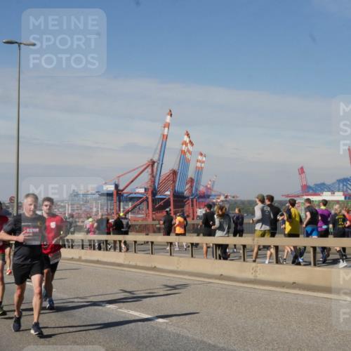 03.10.2025 - Köhlbrandbrückenlauf Matties Gatica Varas http://msf.ph/oto/8988087 03.10.2025 12:33:09 Position 2  meine-sportfotos.de