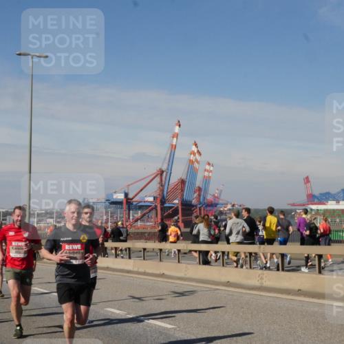 03.10.2025 - Köhlbrandbrückenlauf Matties Gatica Varas http://msf.ph/oto/8988091 03.10.2025 12:33:09 Position 2  meine-sportfotos.de
