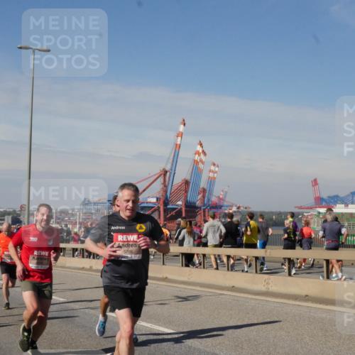 03.10.2025 - Köhlbrandbrückenlauf Matties Gatica Varas http://msf.ph/oto/8988093 03.10.2025 12:33:10 Position 2 5786 meine-sportfotos.de