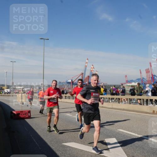 03.10.2025 - Köhlbrandbrückenlauf Matties Gatica Varas http://msf.ph/oto/8988096 03.10.2025 12:33:10 Position 2 5786 meine-sportfotos.de