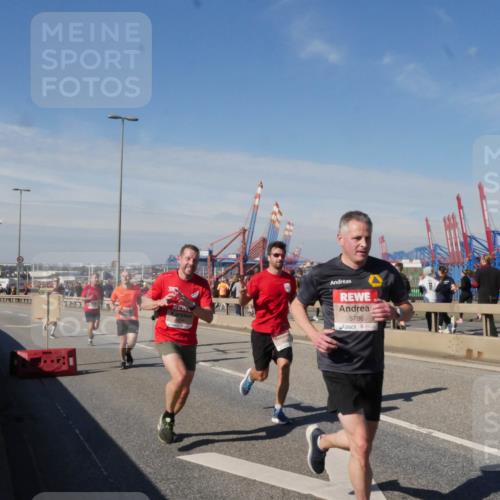 03.10.2025 - Köhlbrandbrückenlauf Matties Gatica Varas http://msf.ph/oto/8988101 03.10.2025 12:33:11 Position 2 5786 meine-sportfotos.de