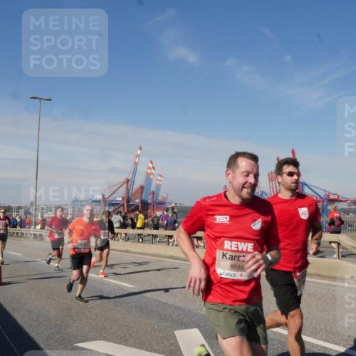 03.10.2025 - Köhlbrandbrückenlauf Matties Gatica Varas http://msf.ph/oto/8988106 03.10.2025 12:33:12 Position 2 201, 1, 6656 meine-sportfotos.de