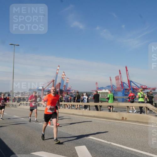 03.10.2025 - Köhlbrandbrückenlauf Matties Gatica Varas http://msf.ph/oto/8988109 03.10.2025 12:33:12 Position 2  meine-sportfotos.de
