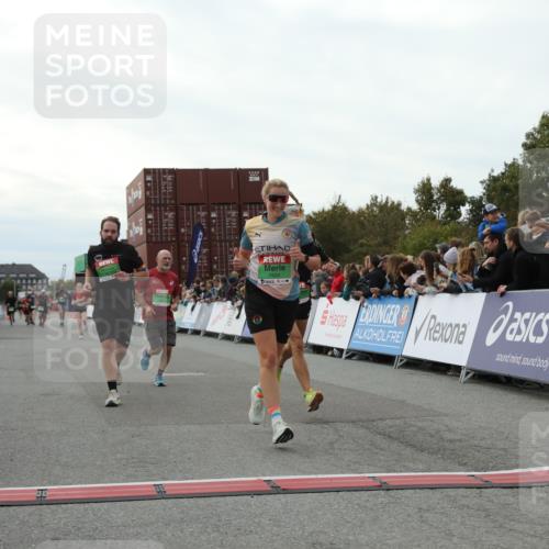 03.10.2025 - Köhlbrandbrückenlauf Yannick Fuchs http://msf.ph/oto/8988128 03.10.2025 16:12:28 Ziel 7203, 7654, 7688, 8901, 9060, 9061, 9454, 9677, 9706 meine-sportfotos.de