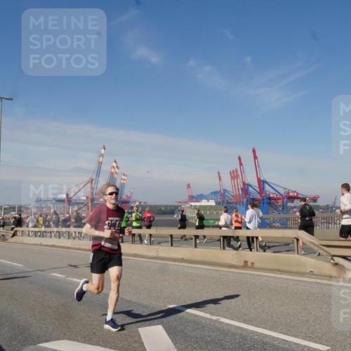 03.10.2025 - Köhlbrandbrückenlauf Matties Gatica Varas http://msf.ph/oto/8988129 03.10.2025 12:33:15 Position 2 201 meine-sportfotos.de