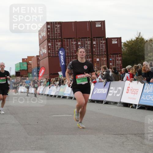 03.10.2025 - Köhlbrandbrückenlauf Yannick Fuchs http://msf.ph/oto/8988136 03.10.2025 16:00:17 Ziel 7105, 7233, 7271, 7276, 7301, 7598 meine-sportfotos.de