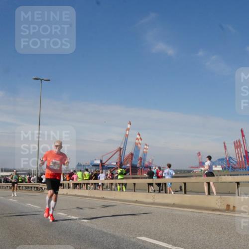 03.10.2025 - Köhlbrandbrückenlauf Matties Gatica Varas http://msf.ph/oto/8988137 03.10.2025 12:33:27 Position 2  meine-sportfotos.de