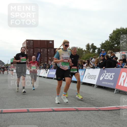 03.10.2025 - Köhlbrandbrückenlauf Yannick Fuchs http://msf.ph/oto/8988141 03.10.2025 16:12:29 Ziel 7203, 7502, 7654, 7688, 8901, 9060, 9061, 9454, 9677, 9706 meine-sportfotos.de