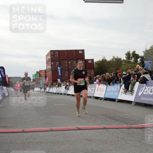 03.10.2025 - Köhlbrandbrückenlauf Yannick Fuchs http://msf.ph/oto/8988142 03.10.2025 16:00:17 Ziel 7105, 7233, 7271, 7276, 7301, 7598 meine-sportfotos.de