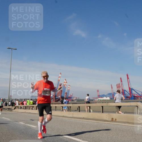 03.10.2025 - Köhlbrandbrückenlauf Matties Gatica Varas http://msf.ph/oto/8988144 03.10.2025 12:33:28 Position 2 68666 meine-sportfotos.de