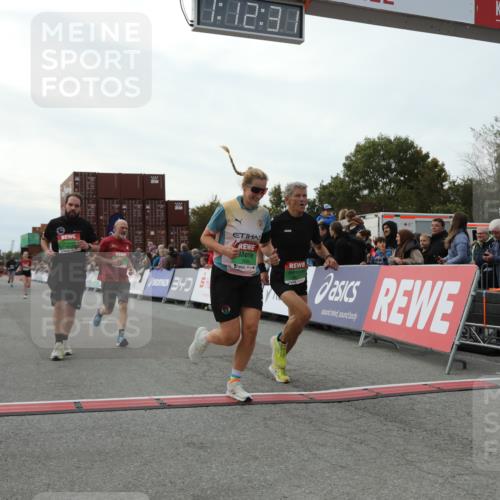 03.10.2025 - Köhlbrandbrückenlauf Yannick Fuchs http://msf.ph/oto/8988145 03.10.2025 16:12:29 Ziel 7203, 7502, 7654, 7688, 8901, 9060, 9061, 9454, 9677, 9706 meine-sportfotos.de