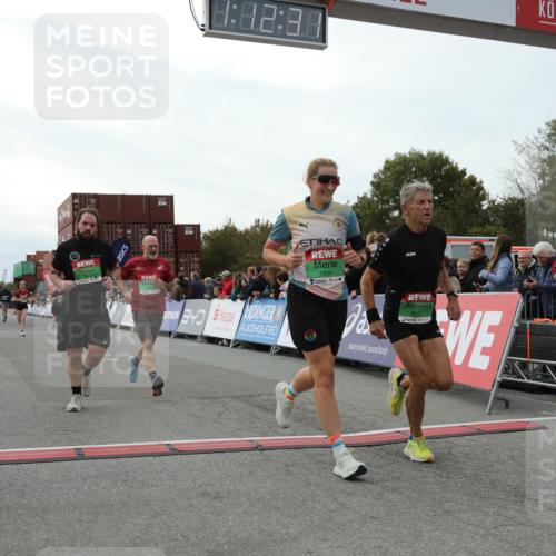 03.10.2025 - Köhlbrandbrückenlauf Yannick Fuchs http://msf.ph/oto/8988157 03.10.2025 16:12:29 Ziel 7203, 7502, 7654, 7688, 8901, 9060, 9061, 9454, 9677, 9706 meine-sportfotos.de