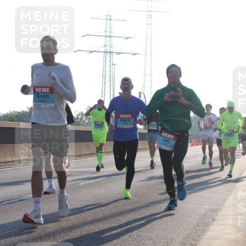 03.10.2025 - Köhlbrandbrückenlauf Luisa Fischer http://msf.ph/oto/8988158 03.10.2025 10:11:09 Position 3 3209, 1057, 1187, 1 meine-sportfotos.de