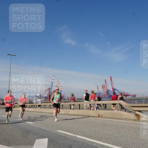 03.10.2025 - Köhlbrandbrückenlauf Matties Gatica Varas http://msf.ph/oto/8988159 03.10.2025 12:33:33 Position 2  meine-sportfotos.de