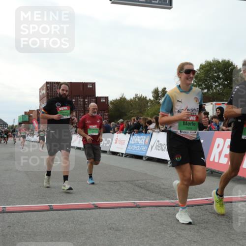 03.10.2025 - Köhlbrandbrückenlauf Yannick Fuchs http://msf.ph/oto/8988164 03.10.2025 16:12:29 Ziel 7203, 7502, 7654, 7688, 8901, 9060, 9061, 9454, 9677, 9706 meine-sportfotos.de