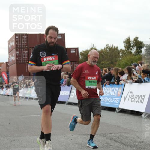 03.10.2025 - Köhlbrandbrückenlauf Yannick Fuchs http://msf.ph/oto/8988170 03.10.2025 16:12:30 Ziel 7203, 7502, 7654, 7688, 8901, 9454, 9677, 9706 meine-sportfotos.de