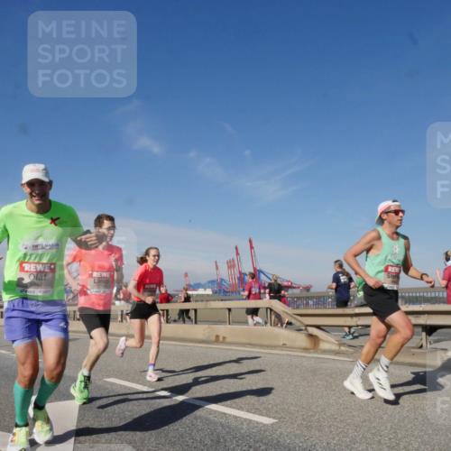 03.10.2025 - Köhlbrandbrückenlauf Matties Gatica Varas http://msf.ph/oto/8988172 03.10.2025 12:33:34 Position 2 141, 5947 meine-sportfotos.de