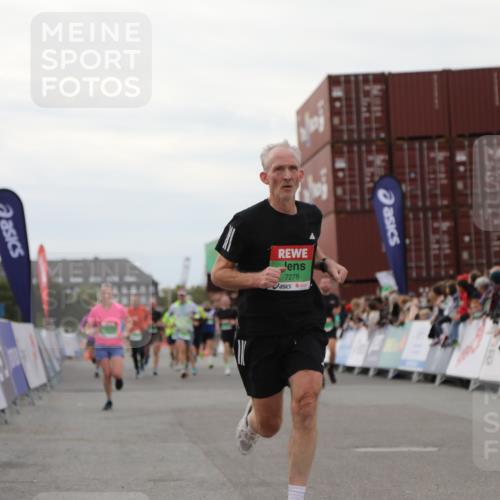 03.10.2025 - Köhlbrandbrückenlauf Yannick Fuchs http://msf.ph/oto/8988176 03.10.2025 16:00:19 Ziel 7027, 7105, 7116, 7233, 7271, 7276, 7301, 7598, 9491 meine-sportfotos.de