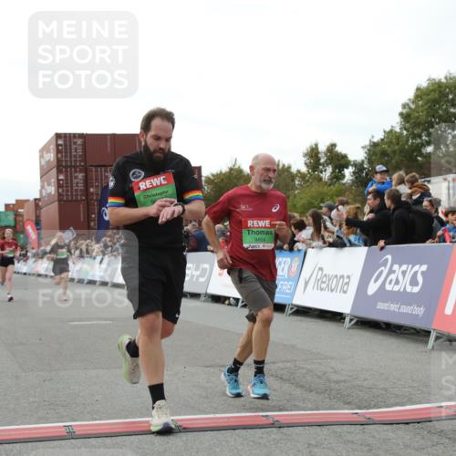03.10.2025 - Köhlbrandbrückenlauf Yannick Fuchs http://msf.ph/oto/8988177 03.10.2025 16:12:30 Ziel 7203, 7502, 7654, 7688, 8901, 9454, 9677, 9706 meine-sportfotos.de
