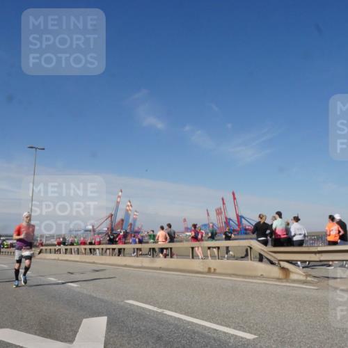 03.10.2025 - Köhlbrandbrückenlauf Matties Gatica Varas http://msf.ph/oto/8988178 03.10.2025 12:33:40 Position 2  meine-sportfotos.de