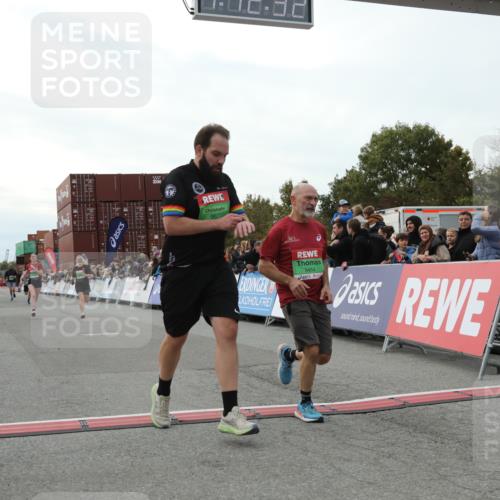 03.10.2025 - Köhlbrandbrückenlauf Yannick Fuchs http://msf.ph/oto/8988182 03.10.2025 16:12:30 Ziel 7203, 7502, 7654, 7688, 8901, 9454, 9677, 9706 meine-sportfotos.de