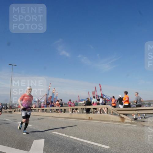 03.10.2025 - Köhlbrandbrückenlauf Matties Gatica Varas http://msf.ph/oto/8988185 03.10.2025 12:33:41 Position 2 118 meine-sportfotos.de