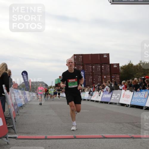 03.10.2025 - Köhlbrandbrückenlauf Yannick Fuchs http://msf.ph/oto/8988186 03.10.2025 16:00:20 Ziel 7027, 7105, 7116, 7233, 7271, 7276, 7301, 9240, 9491, 9717 meine-sportfotos.de